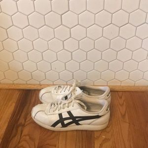ASICS size 7 cheerleading sneaker